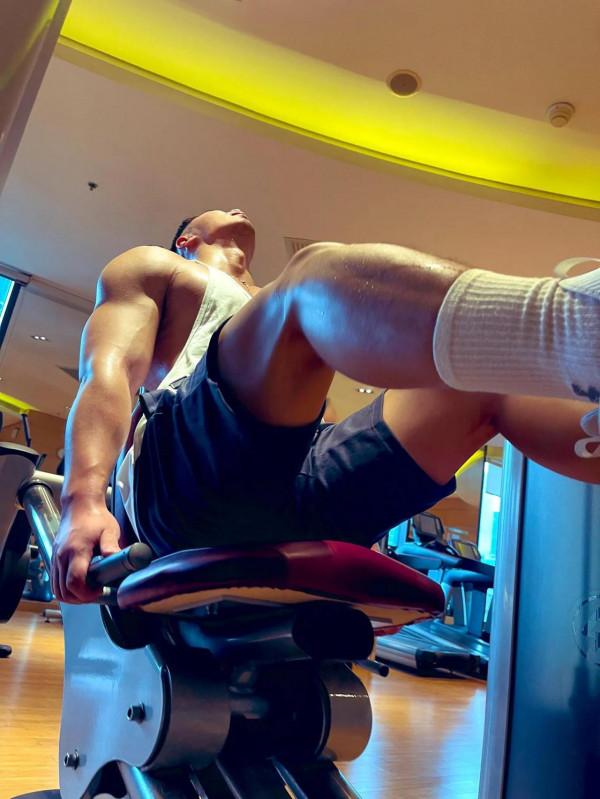 唯有健身才可解壓-健身小哥