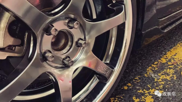 姿態風兩廂馬自達昂克賽拉，趴在地上的&quot&semi;鋼炮&quot&semi;也能很帥