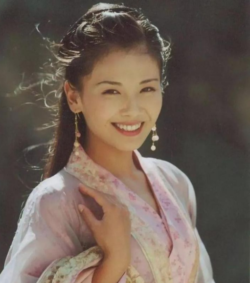 李瑋珉:頂級設計師身家不輸王珂,卻因劉濤的電梯邂逅輸的徹底 李瑋珉:頂級設計師身家不輸王珂,卻因劉濤的電梯邂逅輸的徹底