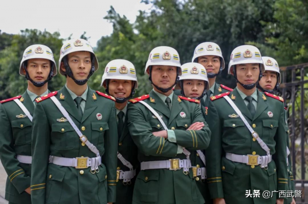 發光人 &vert; 當了15年糾察兵，到底啥滋味？