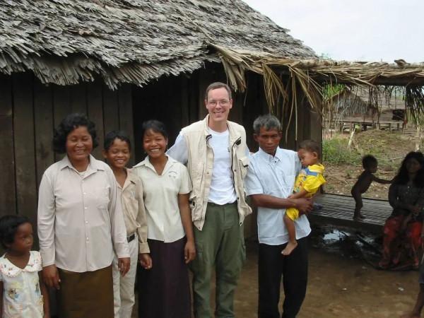 “洗嬰帝國”有多黑？美國巨星安吉麗娜·朱莉的養子是偷來的？