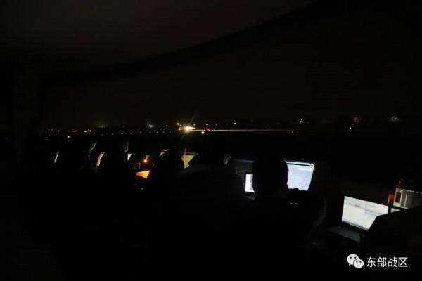 深夜,長航時奔襲、超低空突防…… 深夜,長航時奔襲、超低空突防……