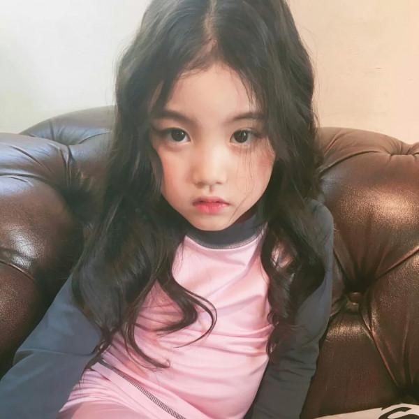 要不是她長得太可愛，觀眾也不至於不接受換演員了吧？