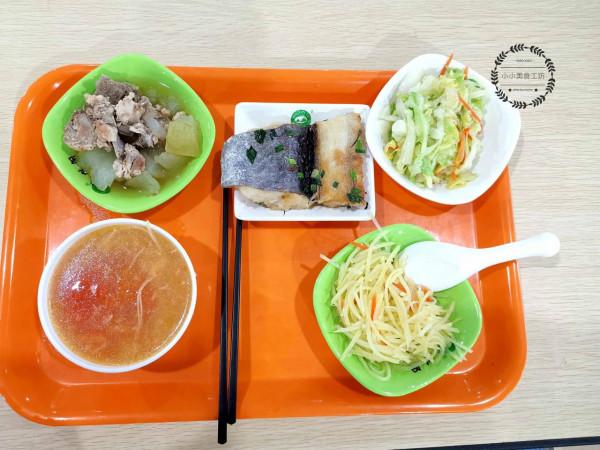 上海朋友曬食堂“飯菜”,在朋友圈火了,網友:招人嗎?管吃就行 上海朋友曬食堂“飯菜”,在朋友圈火了,網友:招人嗎?管吃就行