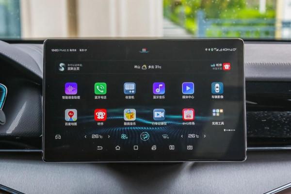 實拍比亞迪唐，配2.0T+6AT動力，7座佈局，到底香不香？