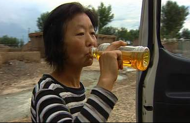 農婦連續十多年喝汽油吃260斤農藥，身體比常人健康，到底為何？