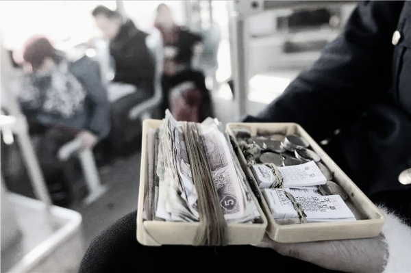 僅靠一款飲料，成就三位富豪，卻終究逃不過“富不過三代”的魔咒