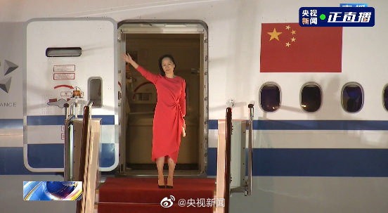孟晚舟一襲紅衣亮相深圳機場：如果信念有顏色那一定是中國紅