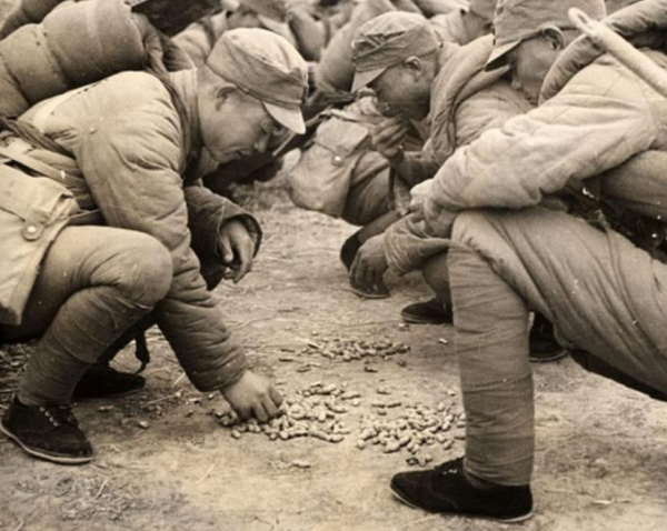 抗戰時我軍全都綁腿，為何後來不綁了？這是用命換來的教訓