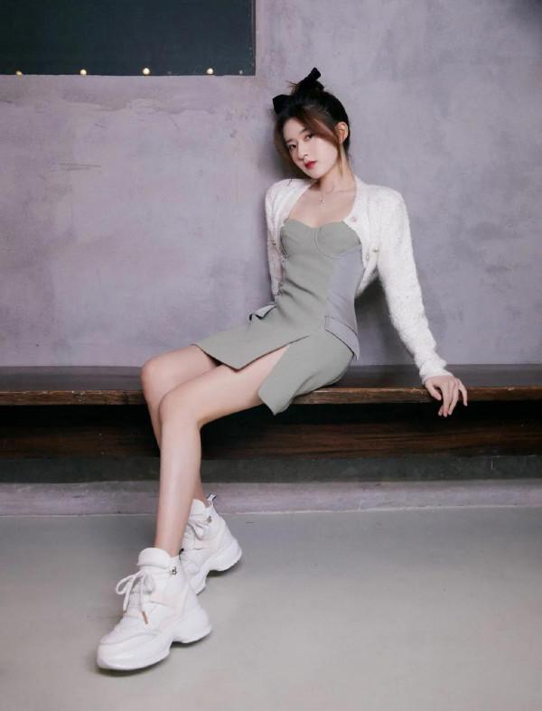 趙露思，青年演員，猶如怒放的玫瑰