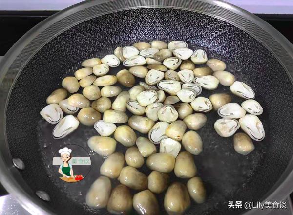 秋天，這素菜簡單一炒，不放肉也很鮮，美味正當季，秋天吃特營養