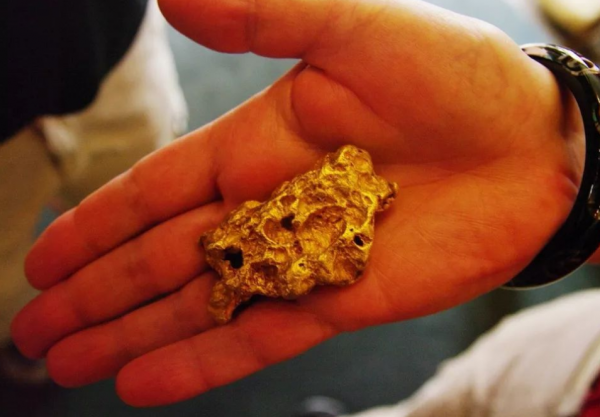 濟南老農意外挖出純金塊,專家聞訊趕來後,發現了一盒西漢雞蛋 濟南老農意外挖出純金塊,專家聞訊趕來後,發現了一盒西漢雞蛋