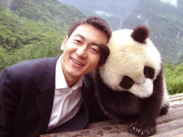 魯健牽手鄭天亮：同一屋簷下分居背後的辛酸與溫情