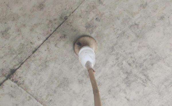 沒有梯子照樣換燈泡