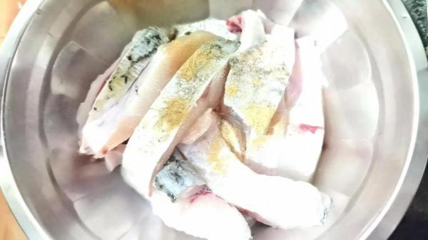 魚別在燉著吃啦！這樣做的“酥魚”簡單好吃