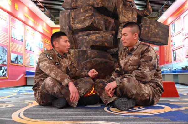 從地方文藝青年到解放軍戰士