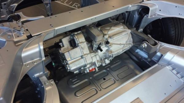 為什麼特斯拉極速能跑250km&sol;h，而比亞迪連190km&sol;h都跑不了？