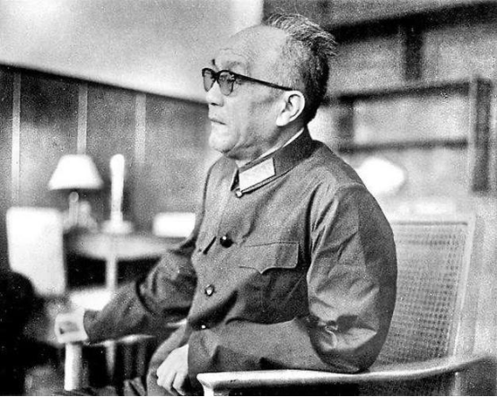 12歲少年偷偷參軍，30年後成開國少將衣錦還鄉，父親卻認不出