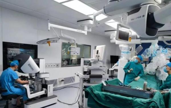 一臺裝置要價2500萬，美企佔據中國市場，國產手術機器人打破僵局