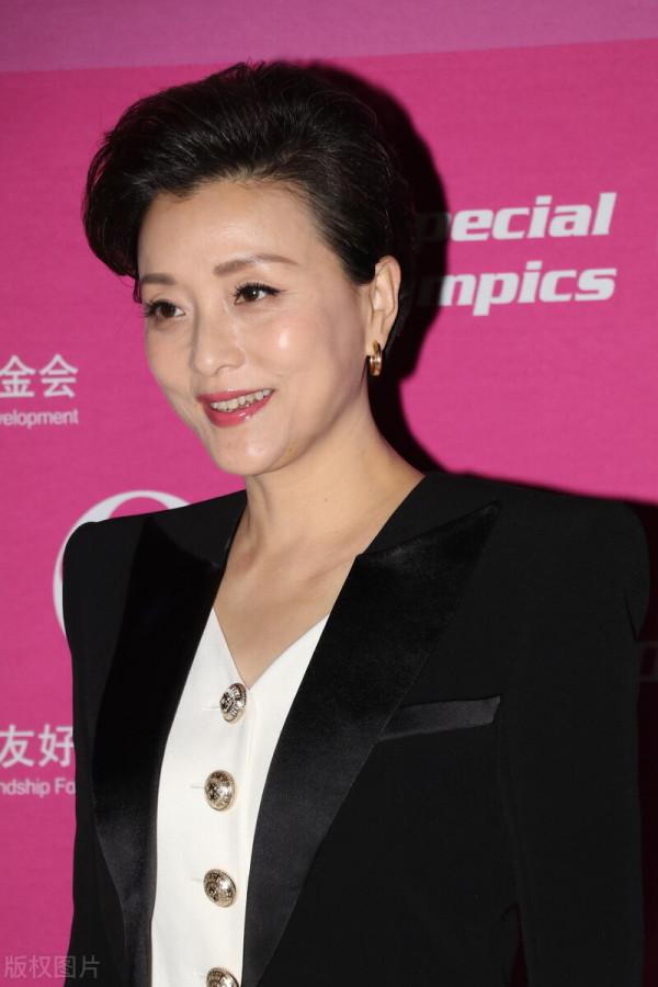 女人,碰上讓你怦然心動的男人,別猶豫。楊瀾可以做你的榜樣 女人,碰上讓你怦然心動的男人,別猶豫。楊瀾可以做你的榜樣