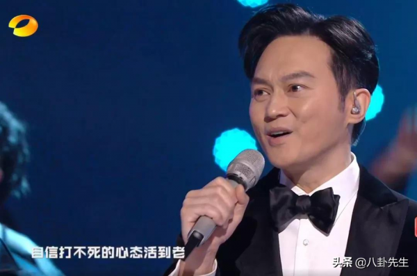 芒果跨年暴露明星真容：楊紫宋茜蘋果肌搶鏡，王源王一博臉圓發福