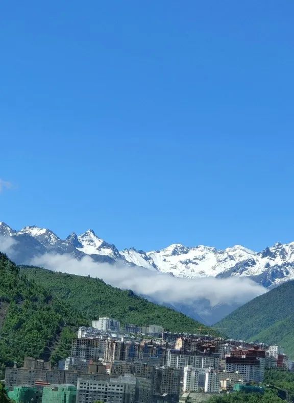 男子騎125摩托用9天時間從連灘西壩開到西藏拉薩，全程4千多公里