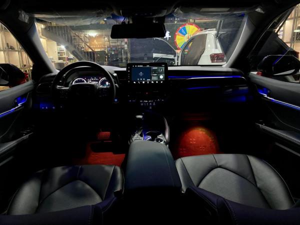 新款凱美瑞改裝酷爵兩分頻，再上一套氛圍燈-雲浮雲星汽車音響