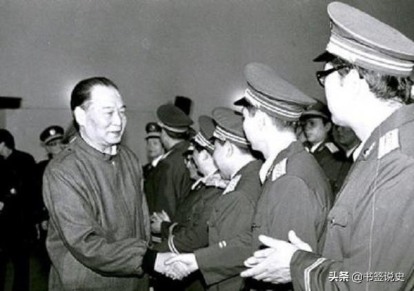 1955年一農民朝毛主席專列丟石頭，被抓後，是如何處置的？