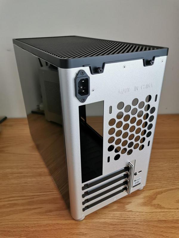 幫忙裝電腦還要送個機箱？喬思伯D30+5800X+3070ti裝機作業