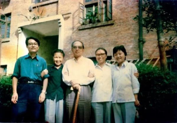 上海“玫瑰”葉露茜:趙丹前妻,因戰亂被迫改嫁,子女9人皆成才 上海“玫瑰”葉露茜:趙丹前妻,因戰亂被迫改嫁,子女9人皆成才