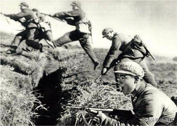 1962年印軍居然主動發起白刃戰？我軍三稜刺刀完勝廓爾喀狗腿刀