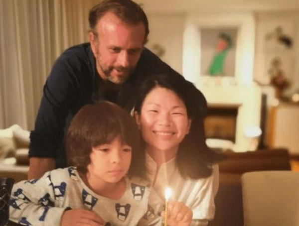 超模呂燕：被身邊人嫌棄，嫁法國貴族後被寵成公主，兒子成她驕傲