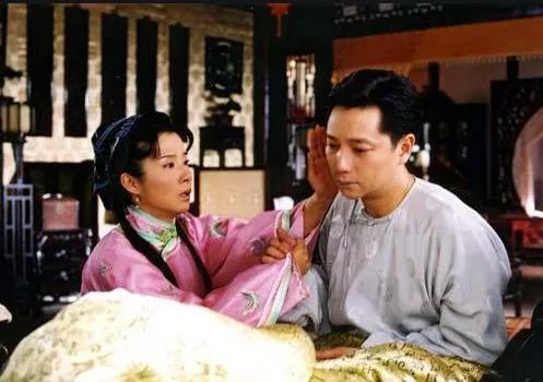 “啞巴新娘”嶽翎和老公相愛15年，堅持丁克，老公是圈外人？