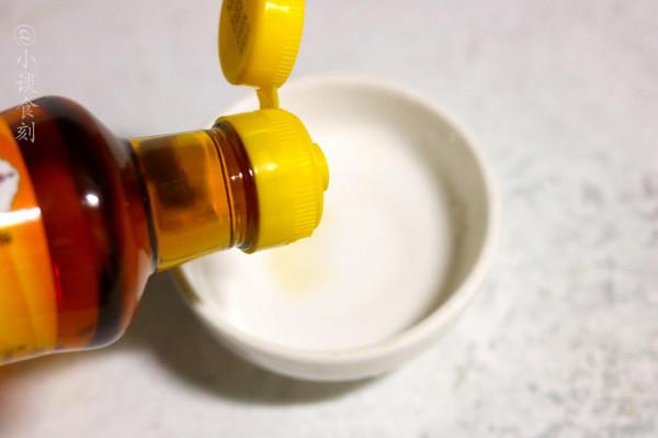 魚露是用什麼東西做的，為啥要叫魚露？吃了這麼多年，總算明白了