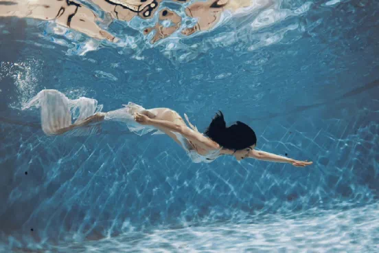 同樣是演美人魚，鍾麗緹董璇驚豔，楊冪辣眼，甘婷婷像&OpenCurlyDoubleQuote;水鬼&rdquo;