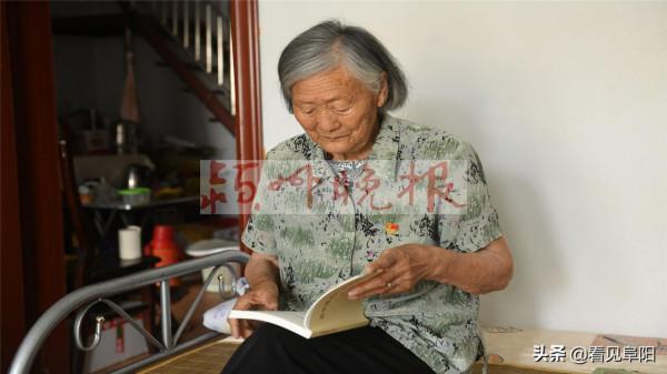 毛主席發給這名傳奇女子一支五六式半自動步槍、一百發子彈、一條武裝帶