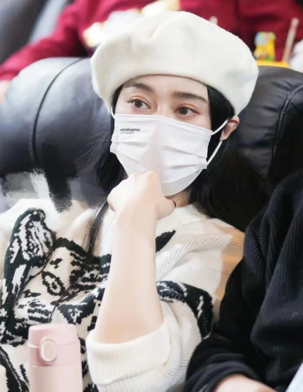 這才是正式復出!范冰冰和導演高調聚會,穿針織衫私下造型好乖巧 這才是正式復出!范冰冰和導演高調聚會,穿針織衫私下造型好乖巧