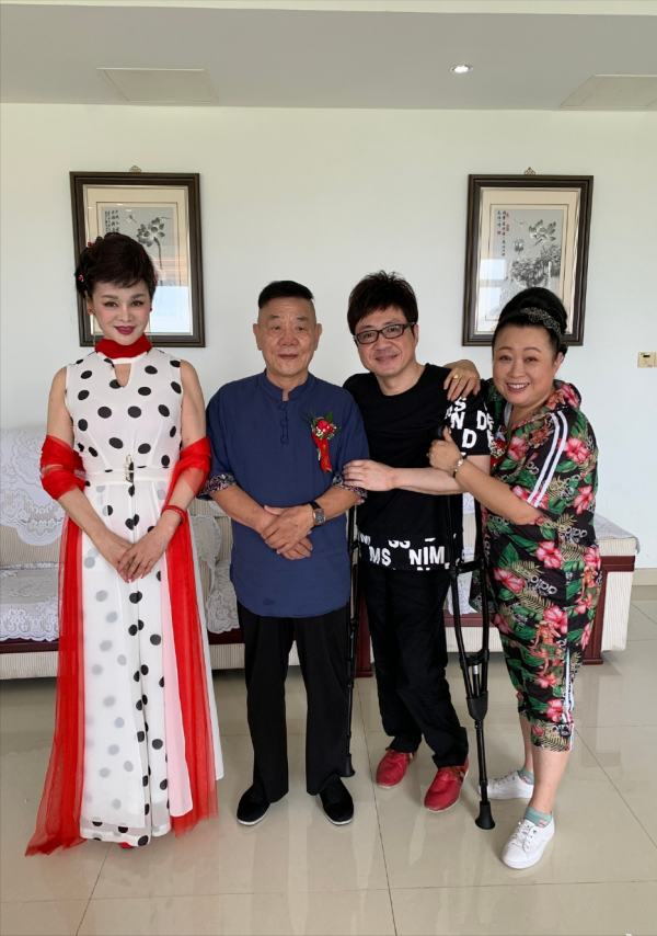 著名歌手李琛：撮合離異父母復婚失敗，帶淚的孝心讓人動容