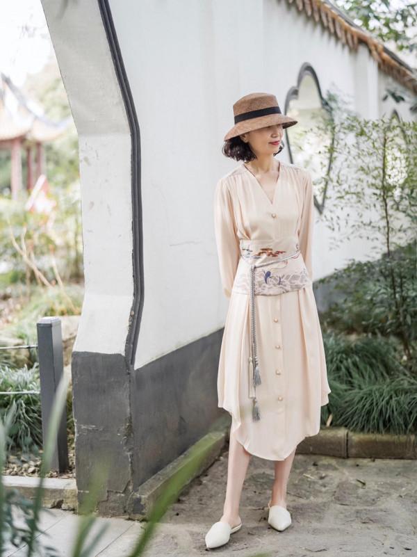 三木媽媽真會穿，靠著4點打造出優雅高階風，年近60歲也美得出眾