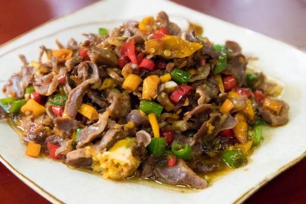 安徽縣城的重口味早餐館,9塊錢一大碗,當地人天天吃不膩 安徽縣城的重口味早餐館,9塊錢一大碗,當地人天天吃不膩