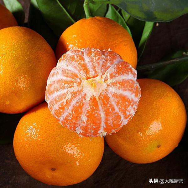 買橘子，老闆教我挑“母”的，學會4招，橘子個個皮薄，香甜多汁