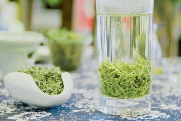 看，這就是深藏在貴州深山布依族村寨生活中的好滋味