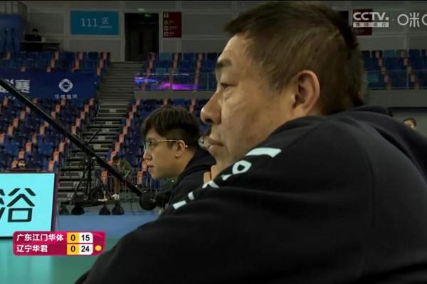 廣東女排三連敗！二主帥鬧笑話犯低階錯誤，遼寧坐等蘇魯論排名