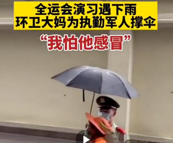 連美軍都能打哭的中國軍人，在國內咋就一點“威嚴”都沒了？