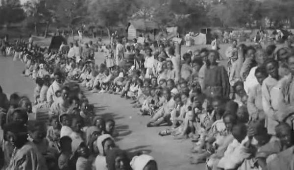 晚清照片：廢墟中的一家老小與官員一家 不滿10歲的一家3口