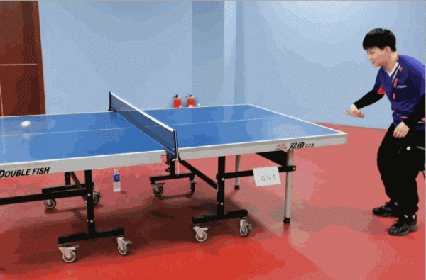 乒乓球界未解之謎&ZeroWidthSpace;：反手擰拉應該先上哪隻腳？&ZeroWidthSpace;這回終於有答案了！