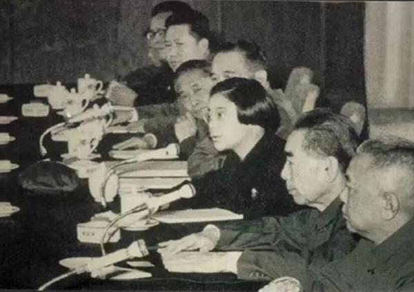 71年基辛格與葉劍英吃飯,閒聊時開玩笑:南希唐可競選美國總統 71年基辛格與葉劍英吃飯,閒聊時開玩笑:南希唐可競選美國總統