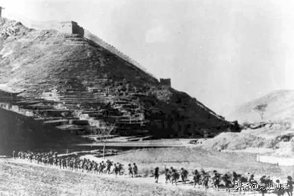 平津決戰，蔣介石傅作義判斷失誤，林彪兩次戰略性建議，毛澤東果斷命令東北野戰軍提前入關成為關鍵