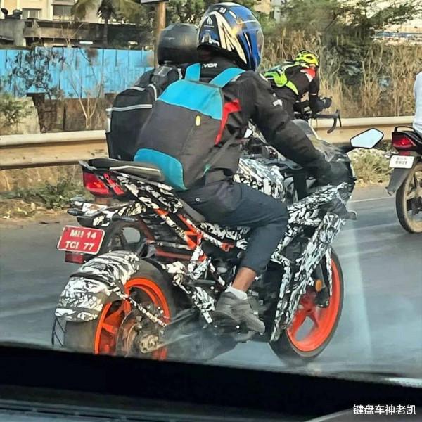 KTM入門小跑車也要換臉,RC125/RC200路試諜照曝光 KTM入門小跑車也要換臉,RC125/RC200路試諜照曝光