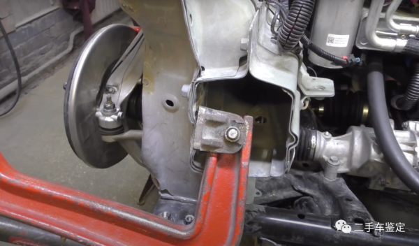 特斯拉Model Y的鑑定小技巧!特殊車身結構快速鑑定是否存在事故 特斯拉Model Y的鑑定小技巧!特殊車身結構快速鑑定是否存在事故